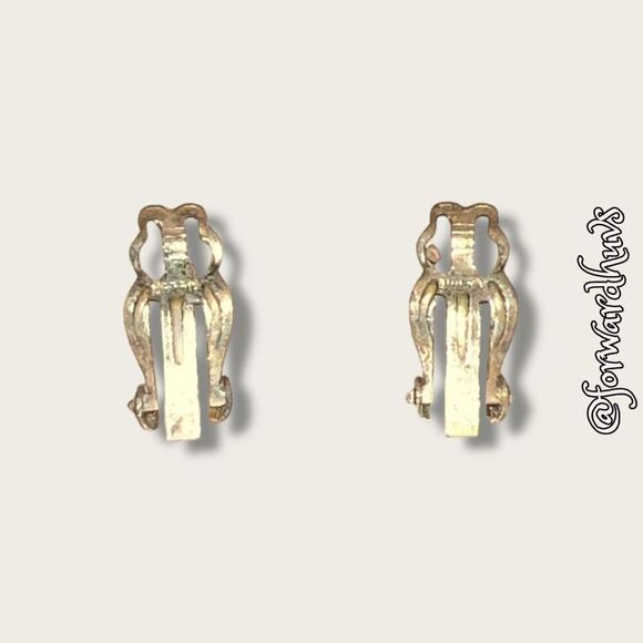 Vintage Clip-On Earrings – Timeless and Elegant - Picture 7 of 8